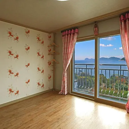 Light Sky Pension Geoje Exterior photo